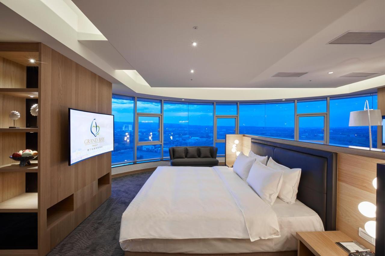 Grand Bay Resort Hotel Hengchun South Gate Exterior photo A bedroom at the hotel