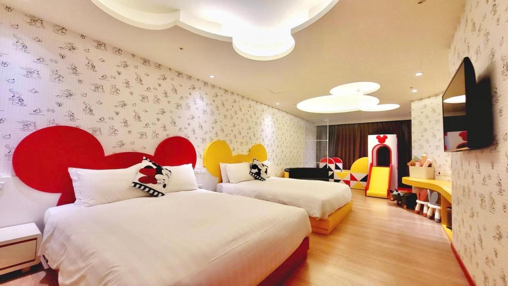 Grand Bay Resort Hotel Hengchun South Gate Exterior photo Hello Kitty themed hotel room