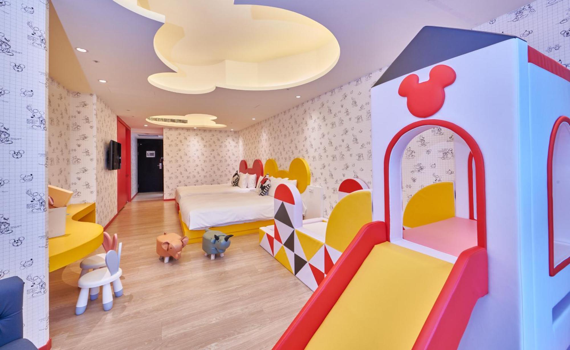 Grand Bay Resort Hotel Hengchun South Gate Exterior photo A Disney themed room at the hotel